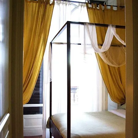 Antica Dimora Caruso Bed & Breakfast 3*